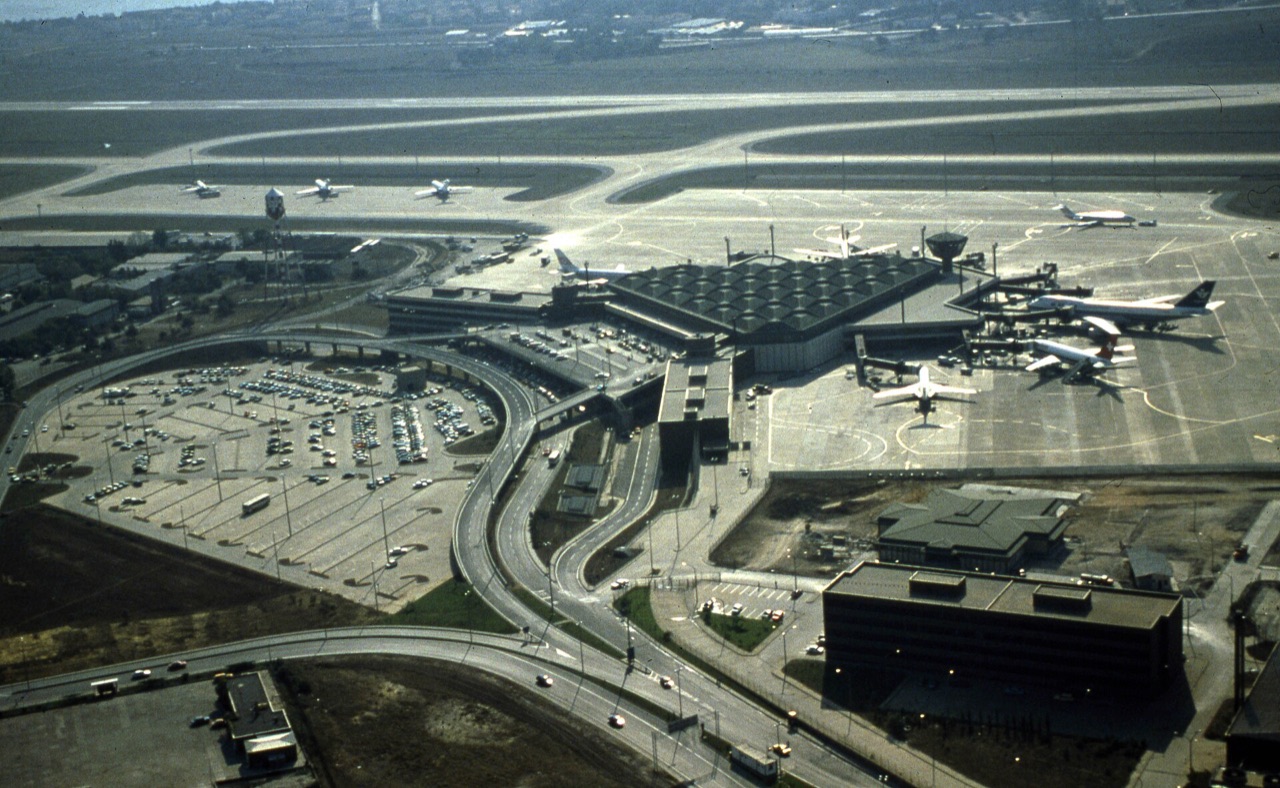 AHL Cargo Customs (Atatürk Airport), photographed in 2013